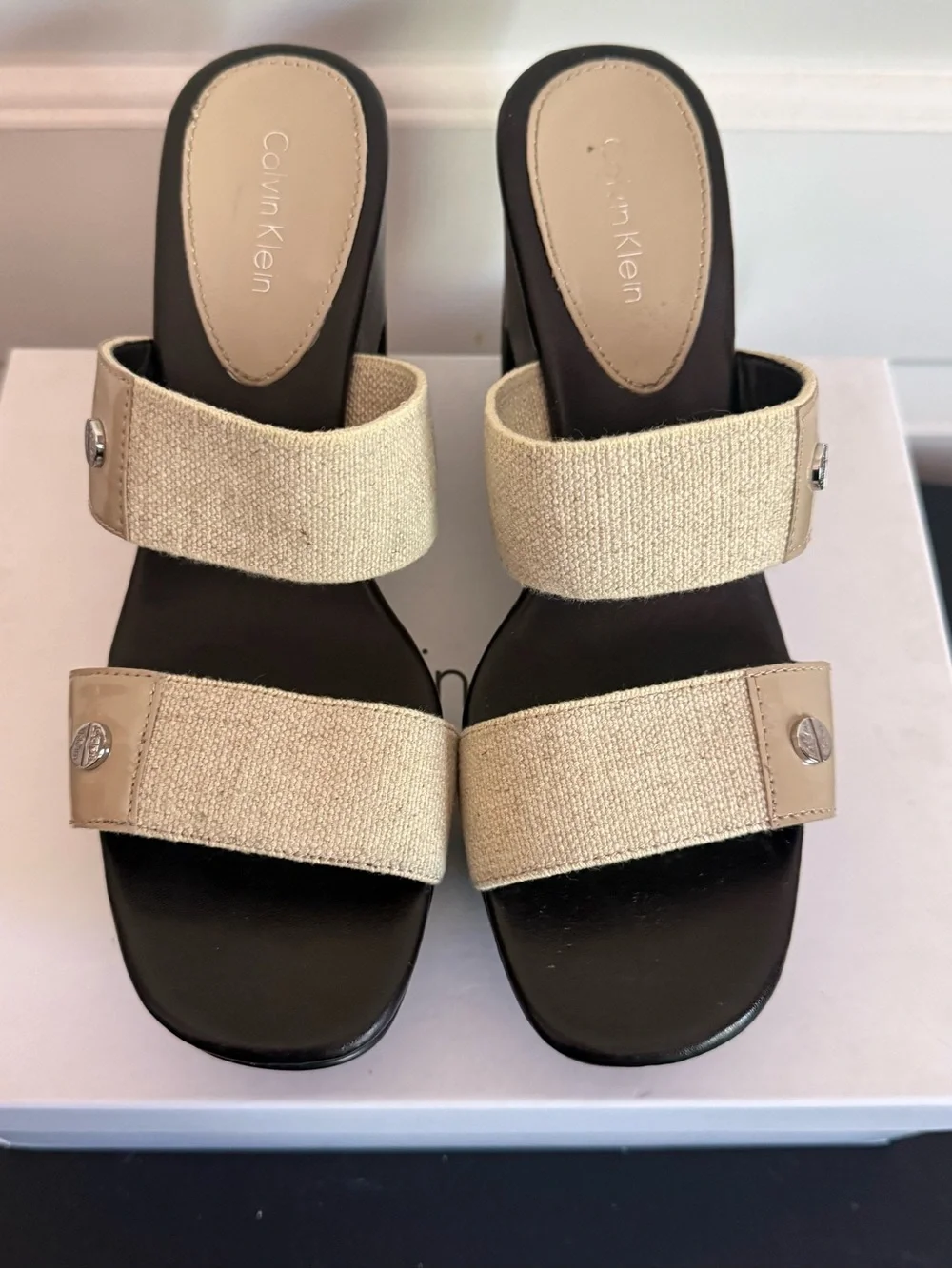 Calvin Klein Women's Yanz Wedge Sandals Size 7M